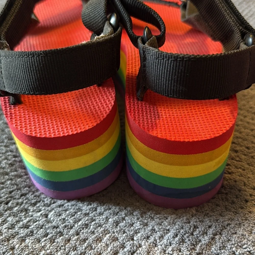 Teva All Gender‎ Flatform Universal Rainbow Pride sz 6